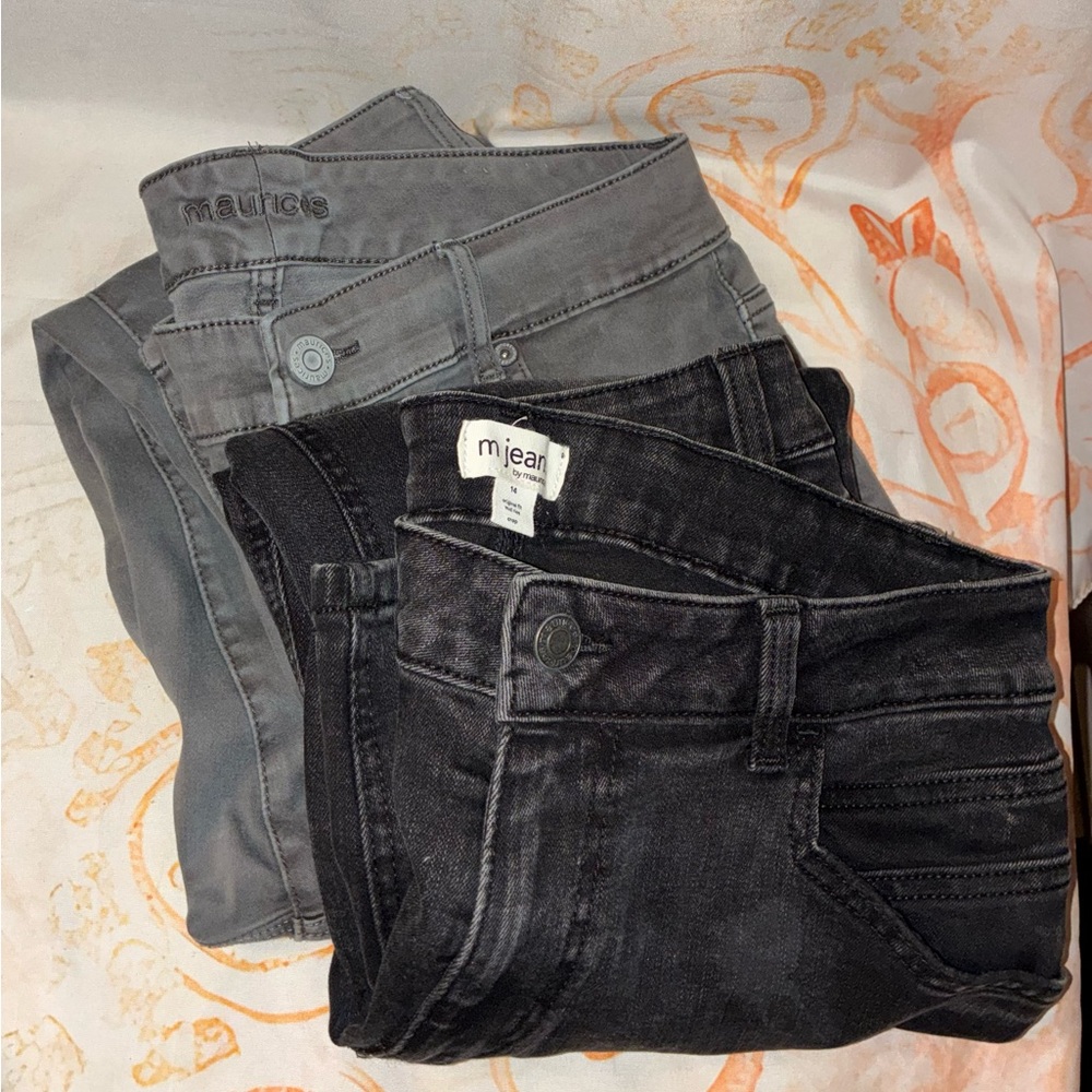 Maurices Women's Black Capri Bundled w/ Gray Skinny Jeans